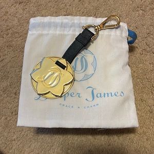 Draper James “D” Keychain